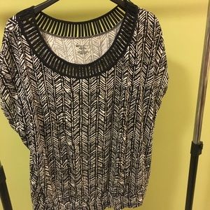 Black and white blouse !